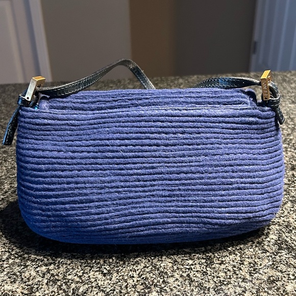 Authentic FENDI baguette wool handbag - Picture 2 of 16